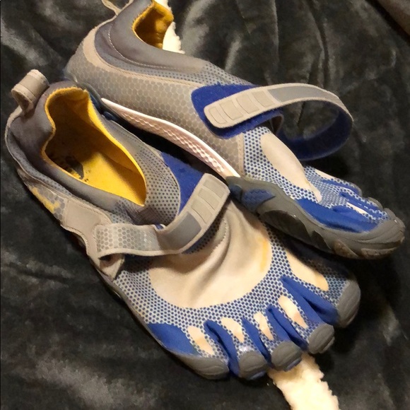 Vibram Other - Vibram Fivefingers Toe Shoes